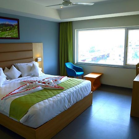 Abhayaa Hotel Visakhapatnam Buitenkant foto