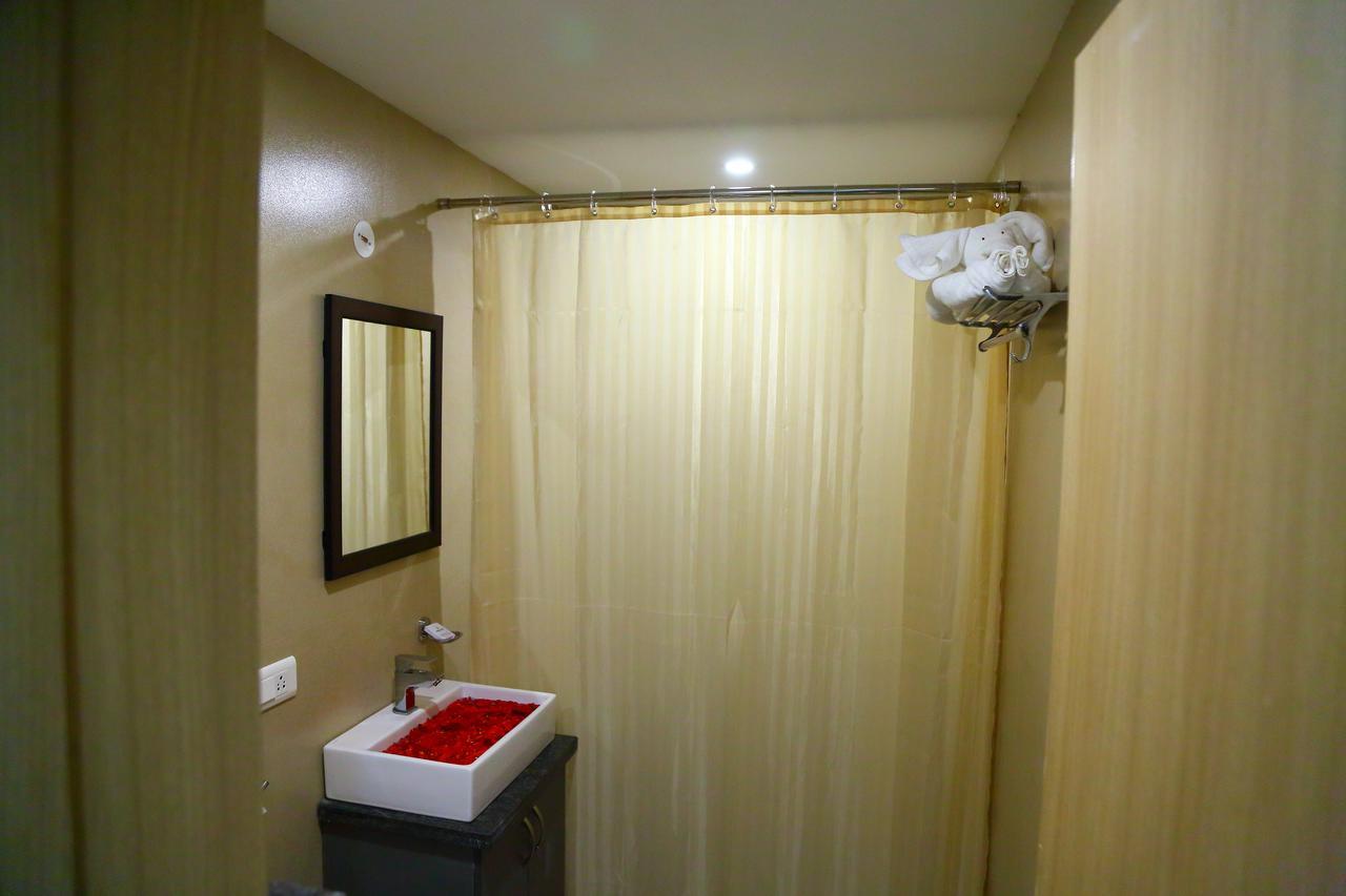 Abhayaa Hotel Visakhapatnam Buitenkant foto