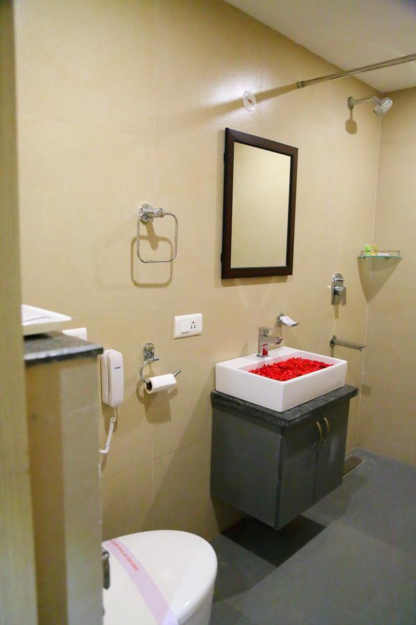 Abhayaa Hotel Visakhapatnam Buitenkant foto