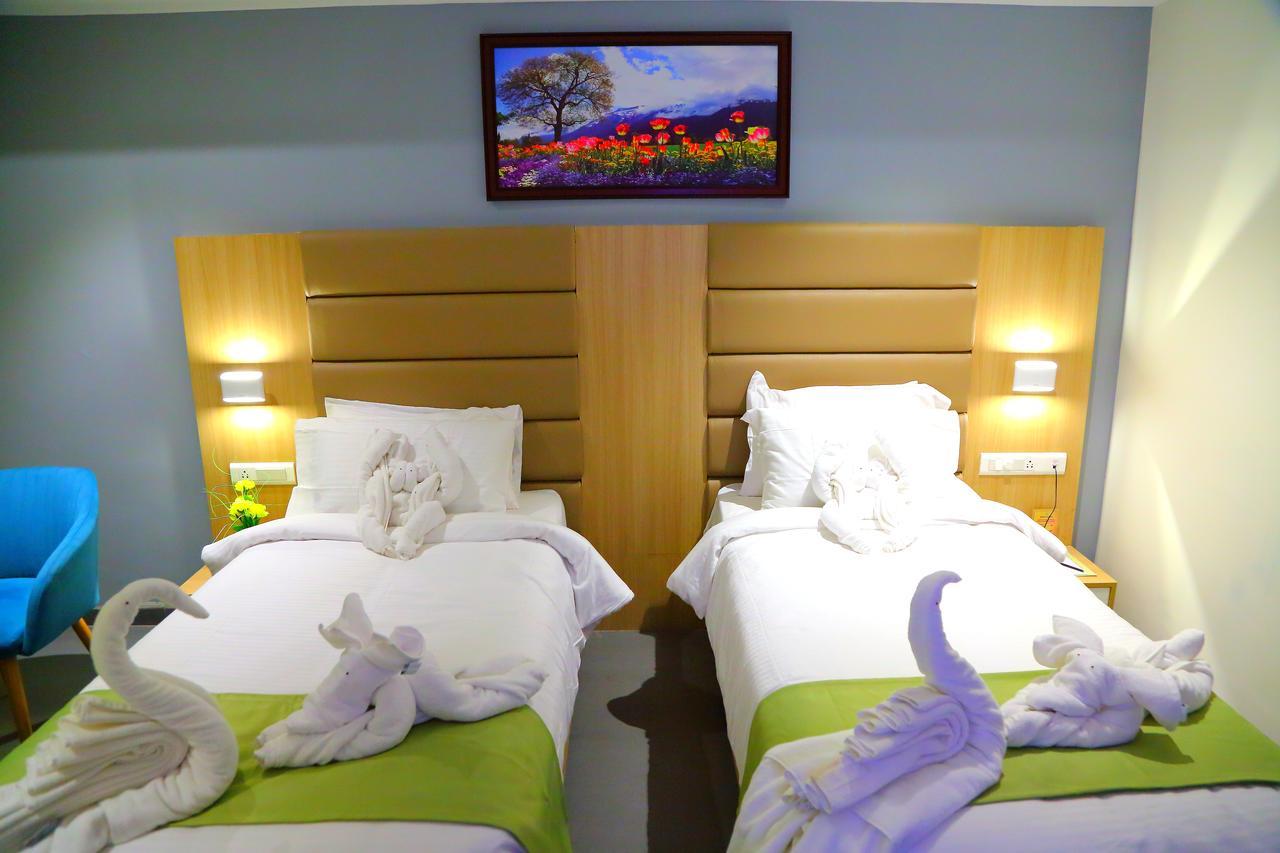 Abhayaa Hotel Visakhapatnam Buitenkant foto