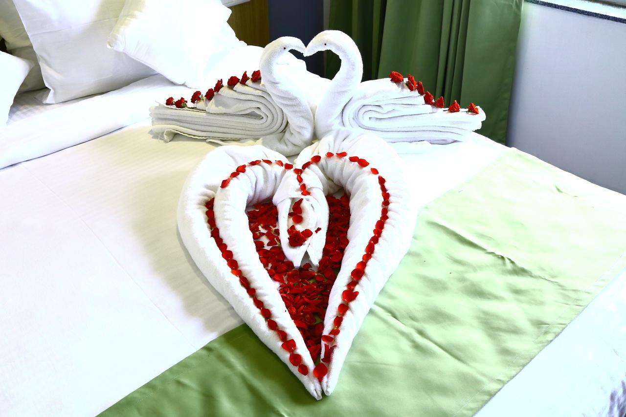 Abhayaa Hotel Visakhapatnam Buitenkant foto