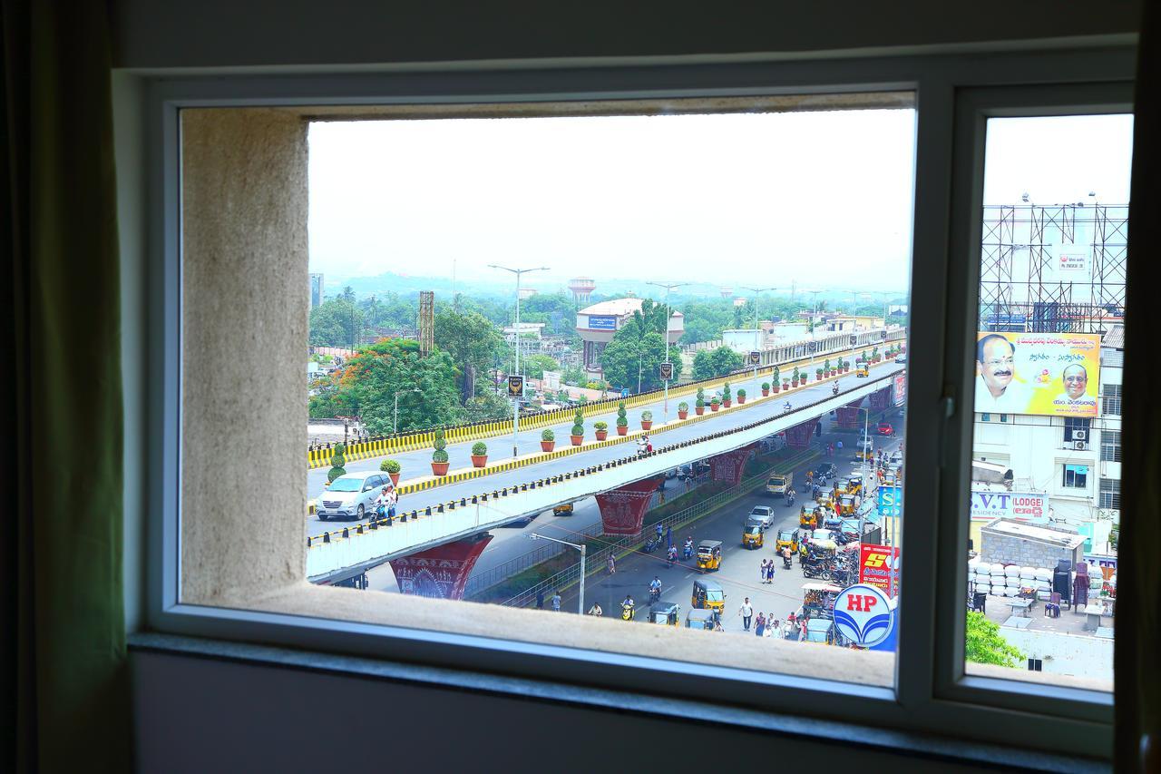 Abhayaa Hotel Visakhapatnam Buitenkant foto