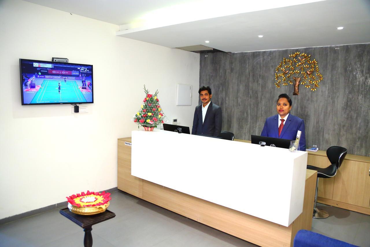 Abhayaa Hotel Visakhapatnam Buitenkant foto